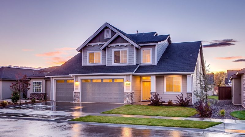 property 把这站拆成几个能核对的数字
